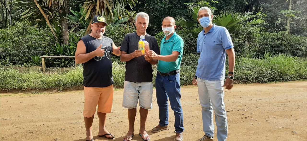 Camacã: Garis são homenageados em suas casas